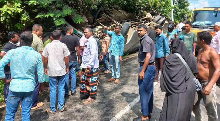 মাটিরাঙ্গায় বাস উল্টে নিহত ২
